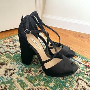 Nina Platform Criss-Cross Heels | Size 10